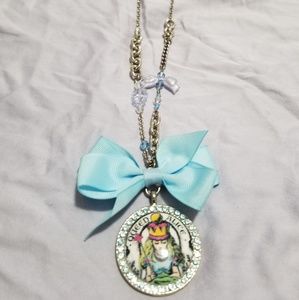 Tarina Tarantino queen alice necklace